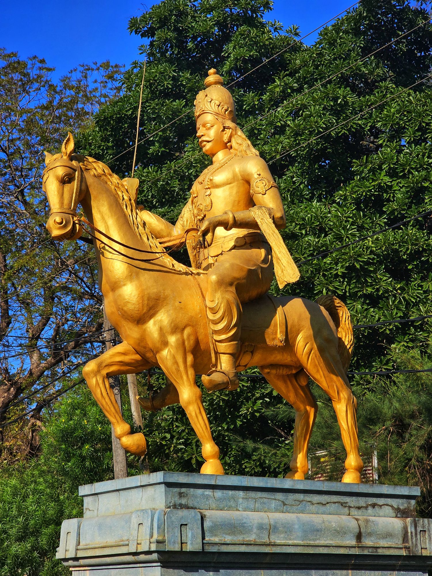 Sangiliyan Statue Jaffna tuk-tuk